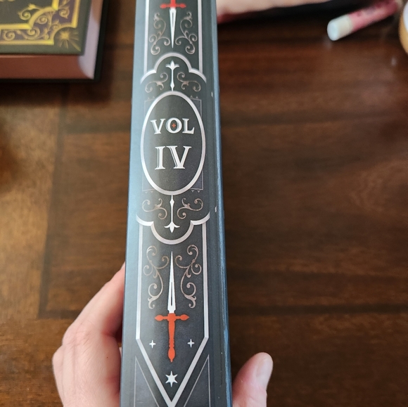 FairyLoot Hidden Book Volume IV - Picture 2 of 8
